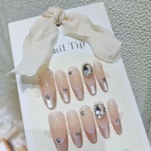 Ginevole - Rhinestone Cat Eye Press On Nail