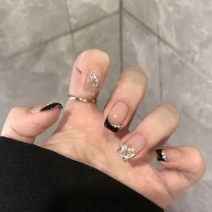 Ginevole - Rhinestone Faux Pearl Press On Nail