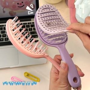 Momoi - Hair Brush / Self Cleaning Hair Brush